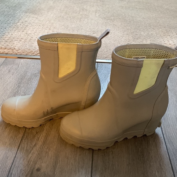 Sorel size 7 rain boots - Picture 9 of 9